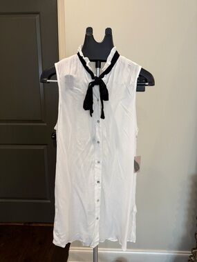 Forever 21 White Sleeveless Button-Front Tunic with Black Tie